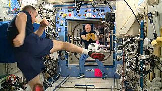 رائدي الفضاء أوليغ آرتيميف وأنتون شكابلروف على متن محطة الفضاء الدولية