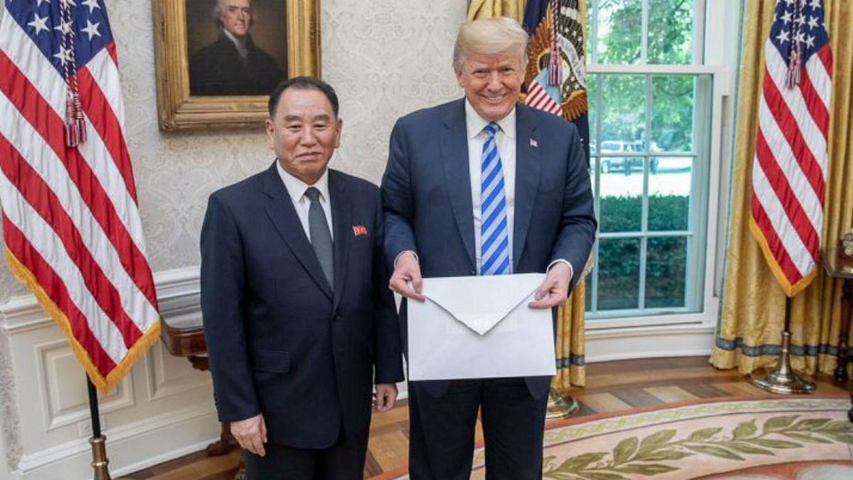 Twitter mocks Trump over giant letter from Kim Jong-un