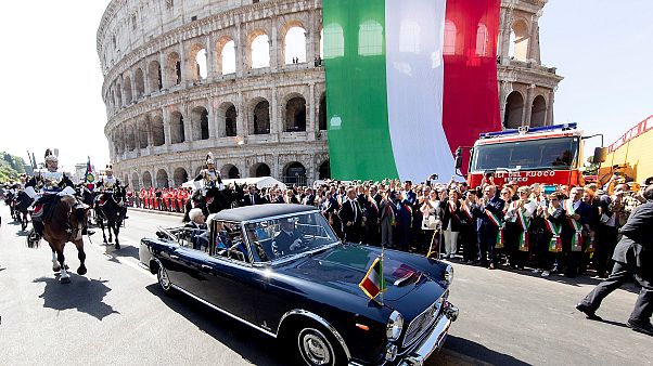 Italiens Präsident Mattarella kommt bei der Militärparade an Italiens Präsident Mattarella kommt bei der Militärparade an