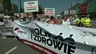 Thousands of people in Warsaw protest against compulsory vaccinations