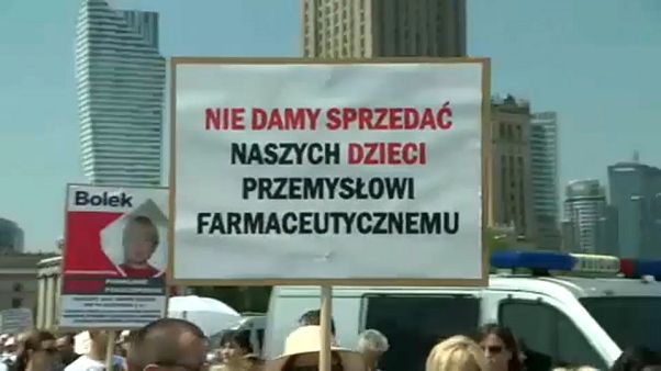 Polonia: no-vax in piazza a Varsavia Polonia: no-vax in piazza a Varsavia