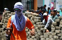 Mascarados armados no protesto contra o presidente Daniel Ortega