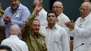 Raul Castro à chegada à sessão plenária em Havana onde foi nomeado