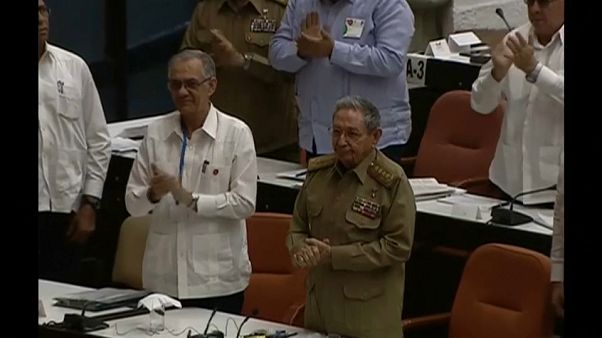 Raúl Castro lidera la redacción de la nueva Constitución Raúl Castro lidera la redacción de la nueva Constitución