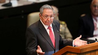 Küba'nın yeni anayasasında Castro'nun imzası olacak