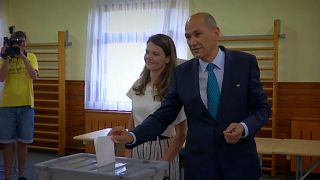 Граждан Словении позвали на досрочные выборы