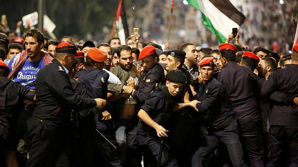 Colère en Jordanie contre le coût de la vie et les impôts Colère en Jordanie contre le coût de la vie et les impôts