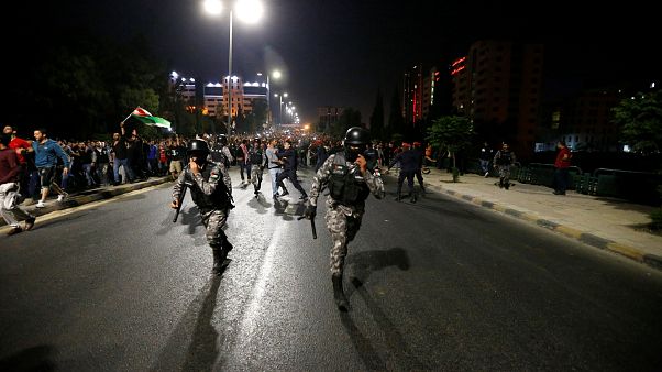 Proteste gegen Steuererhöhung in Jordanien Proteste gegen Steuererhöhung in Jordanien