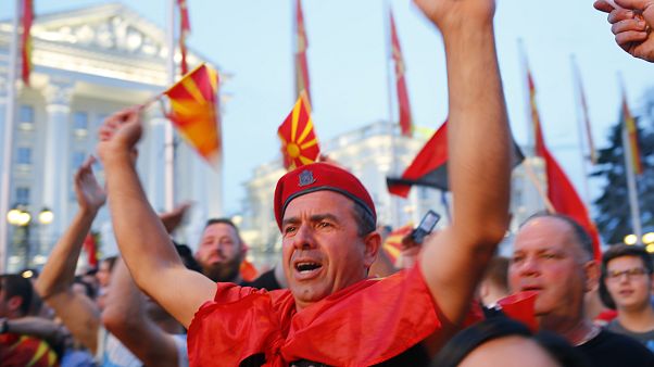 Üsküp'teki protesto eylemlerinde erken seçim çağrısı Üsküp'teki protesto eylemlerinde erken seçim çağrısı