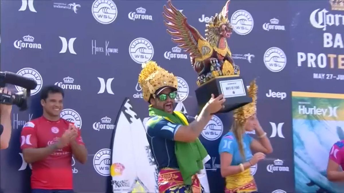 Ítalo Ferreira vence em Bali e lidera Liga Mundial