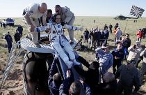 Soyuz kapsülü üç yolcusuyla birlikte dünyaya döndü