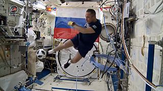 Soyuz vuelve a la Tierra con el balón del Mundial