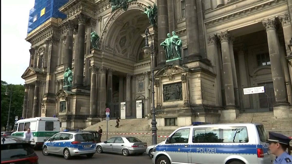 الشرطة الألمانية تطلق النار على رجل "في حالة هياج" بكاتدرائية برلين