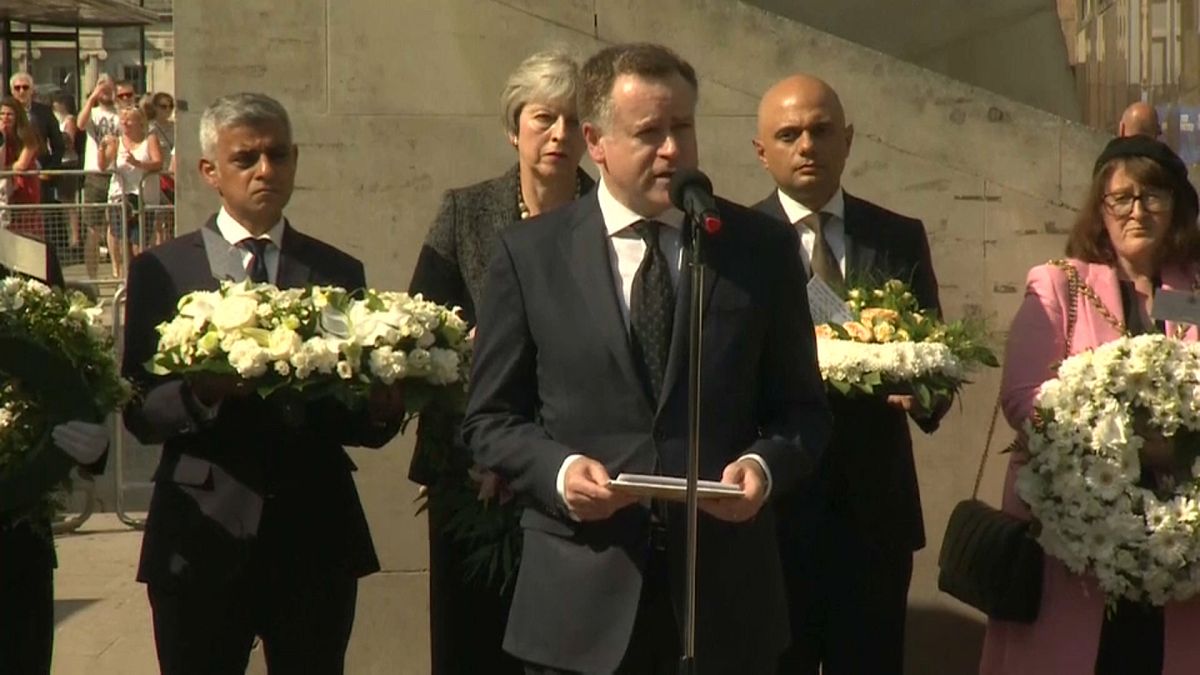 Londres homenageia vítimas de ataque de há um ano