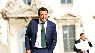 Salvini procura soluções para a crise migratória