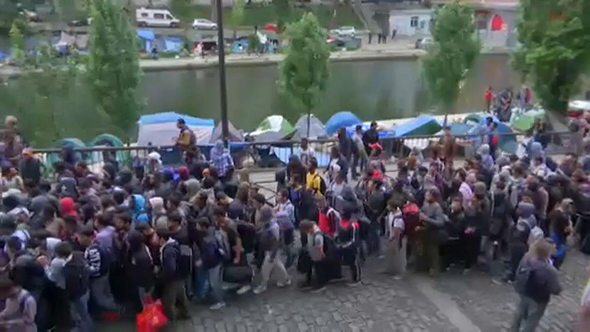 Париж: эвакуация нелегальных мигрантов