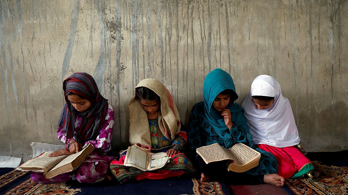 تقرير: نحو نصف أطفال أفغانستان لا يذهبون إلى المدارس