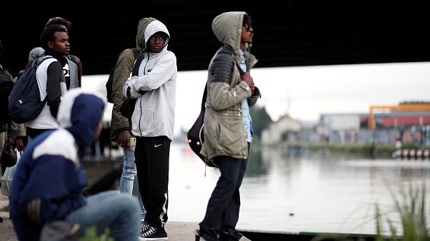 Paris évacue des campements de migrants Paris évacue des campements de migrants
