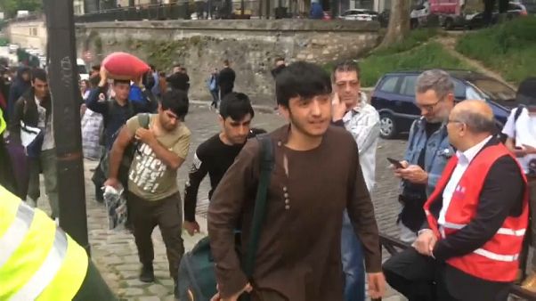 Desmantelados otros dos campamentos de migrantes en París Desmantelados otros dos campamentos de migrantes en París