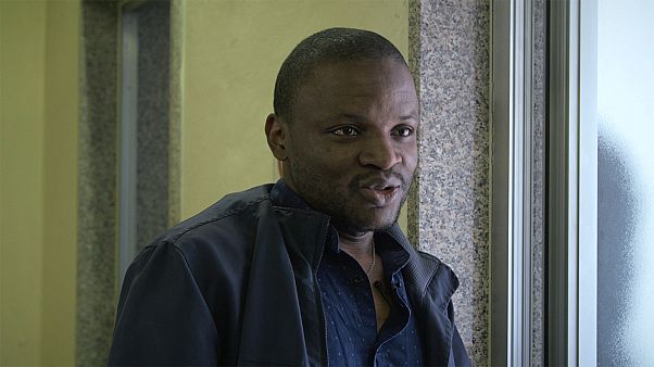 Roland Siewe : "Les gens ne fuient pas la mort pour mourir debout en Europe" Roland Siewe : "Les gens ne fuient pas la mort pour mourir debout en Europe"