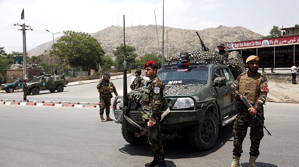 Soldaten patrouillieren nach dem Anschlag auf den Straßen von Kabul. Soldaten patrouillieren nach dem Anschlag auf den Straßen von Kabul.