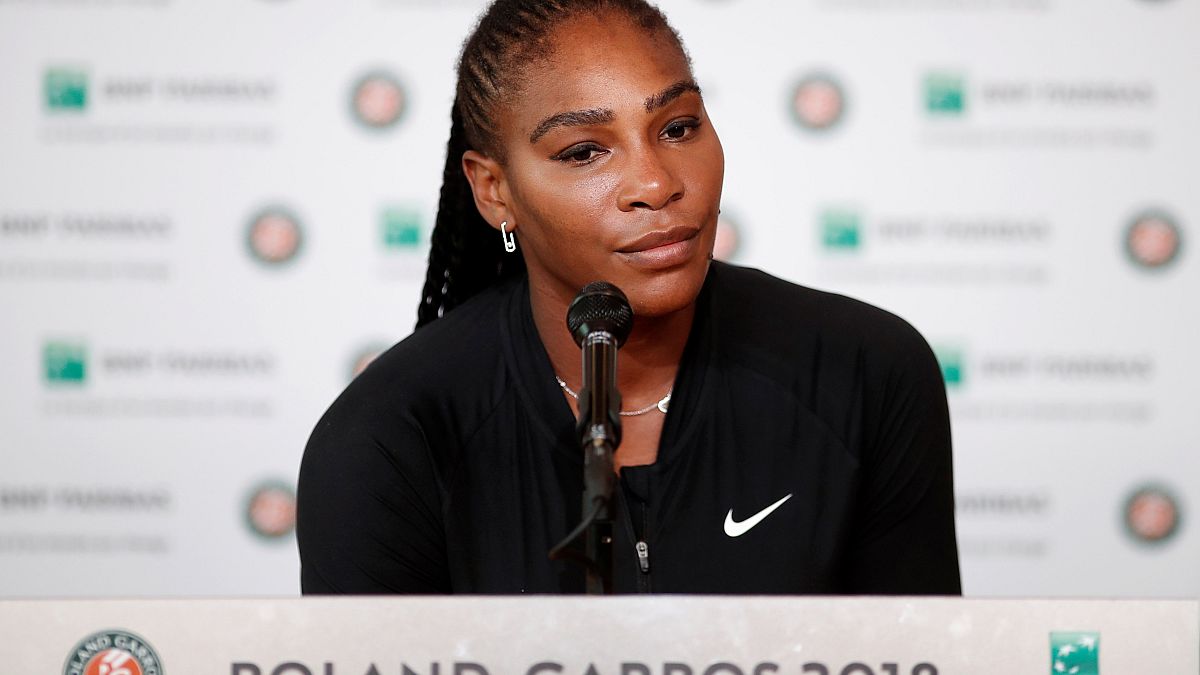 Serena Williams withdraws from French Open before match against Sharapova