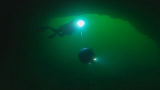 Unterwasser-Roboter erforscht geflutete Bergbau-Minen