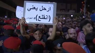 Tüntetések után lemondott Jordánia kormányfője