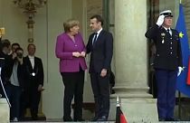 Merkel busca un consenso con París para reformar la eurozona
