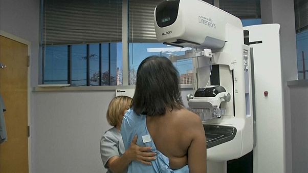 Cancros da mama com deteção precoce poderão dispensar quimioterapia Cancros da mama com deteção precoce poderão dispensar quimioterapia