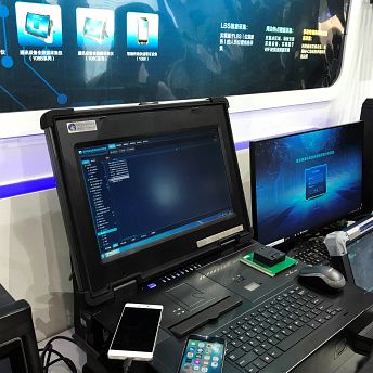 "أبل" تواجه تعديات "فيسبوك" على خصوصية المستخدم