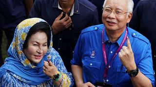 Avukatlar eski Malezya Başbakanı'nın eşinin rüşvet davasından çekildiğini açıkladı