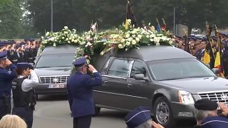 Multitudinario funeral de las dos policías asesinadas en Lieja