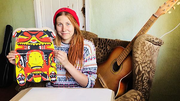Çöpteki pizza kutularını sanat eserine dönüştürüyor Çöpteki pizza kutularını sanat eserine dönüştürüyor