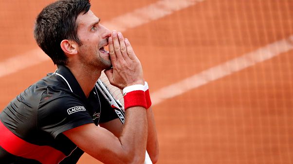 Novak Djokovic cai com estrondo nos 'quartos' de Roland Garros Novak Djokovic cai com estrondo nos 'quartos' de Roland Garros