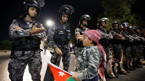 Massenproteste in Jordanien: "Eine Steuerreform, die Arme belastet" Massenproteste in Jordanien: "Eine Steuerreform, die Arme belastet"