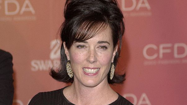 Tributi da tutto il mondo alla stilista Kate Spade Tributi da tutto il mondo alla stilista Kate Spade