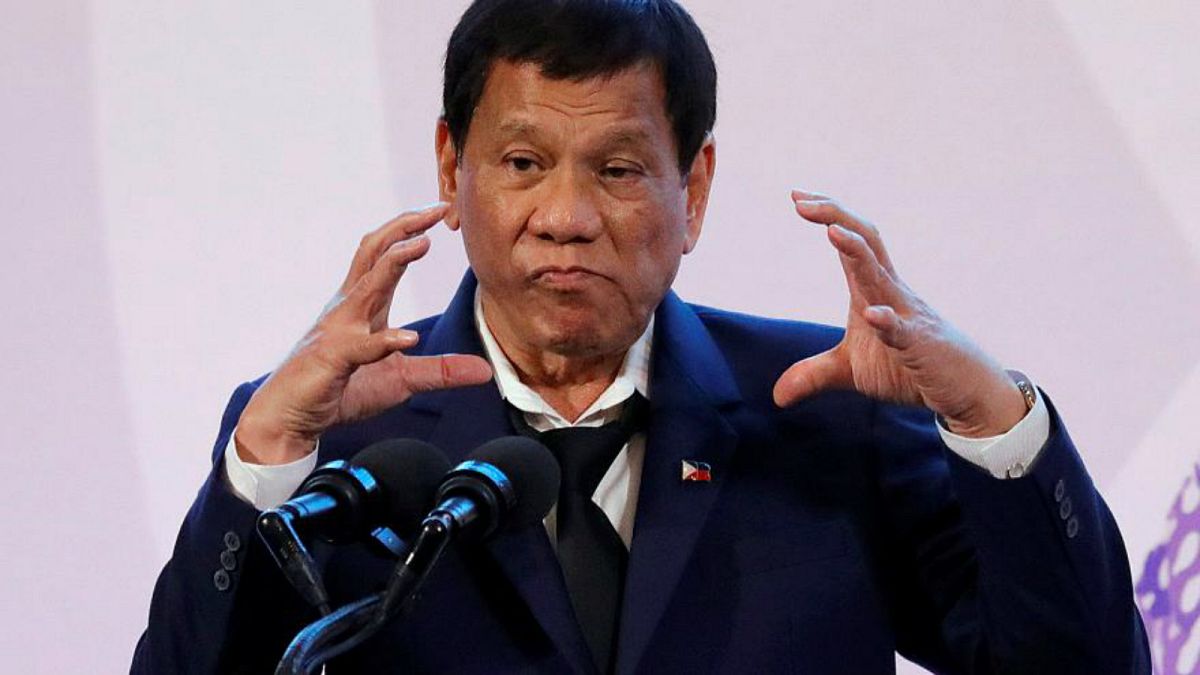 الرئيس الفلبيني : سأستقيل إذا احتج "عدد كاف" من النساء على قبلتي