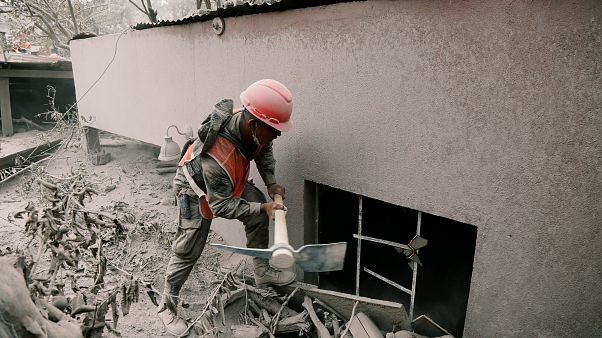 Guatemala : un bébé sorti vivant des décombres Guatemala : un bébé sorti vivant des décombres