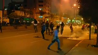 Confrontos durante protestos em Lima