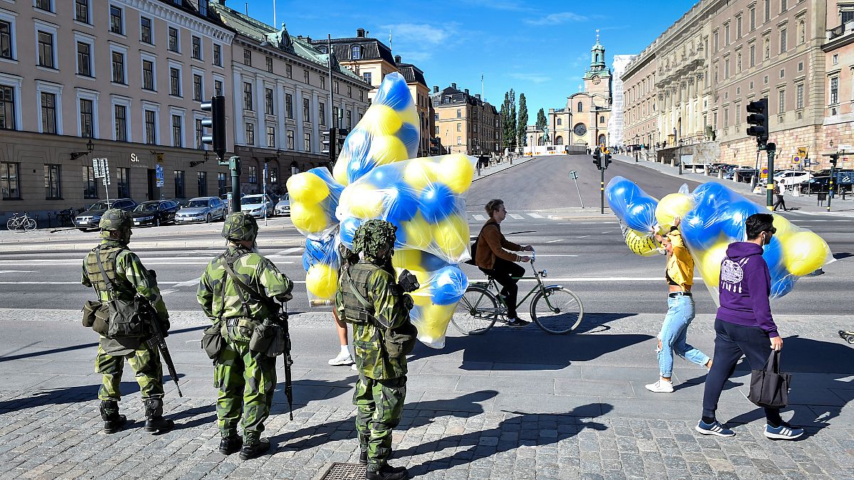 İsveç, yarım asır sonra ilk kez gönüllü askerleri göreve çağırdı