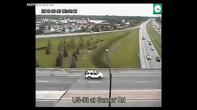 Tolatva haladt egy autós autópályákon át Ohióban