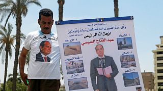 أحد مؤيدي الرئيس المصري عبد الفتاح السيسي خلال الانتخابات الرئاسية - رويترز