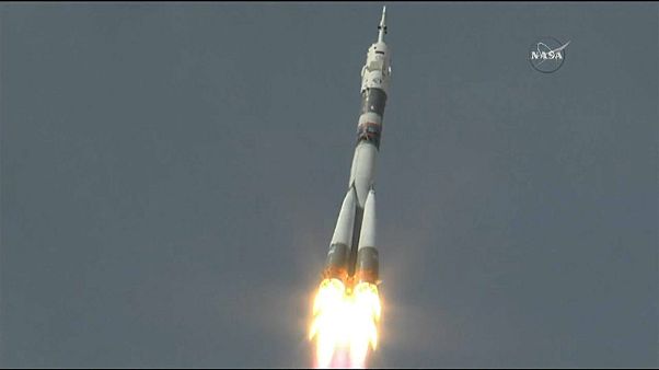 Корабль "Союз" летит к МКС Корабль "Союз" летит к МКС