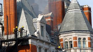 Londra'daki ünlü otelde yangın