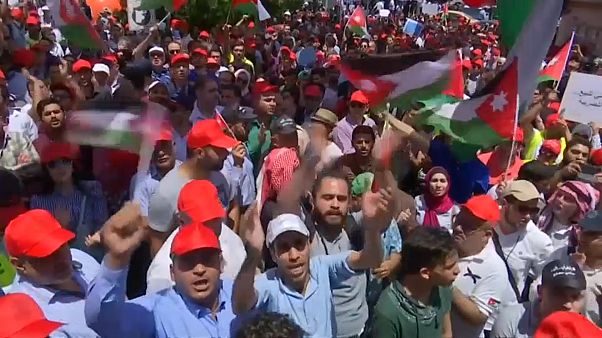 Some Jordanian unions hit pause on strikes, but people still angry Some Jordanian unions hit pause on strikes, but people still angry