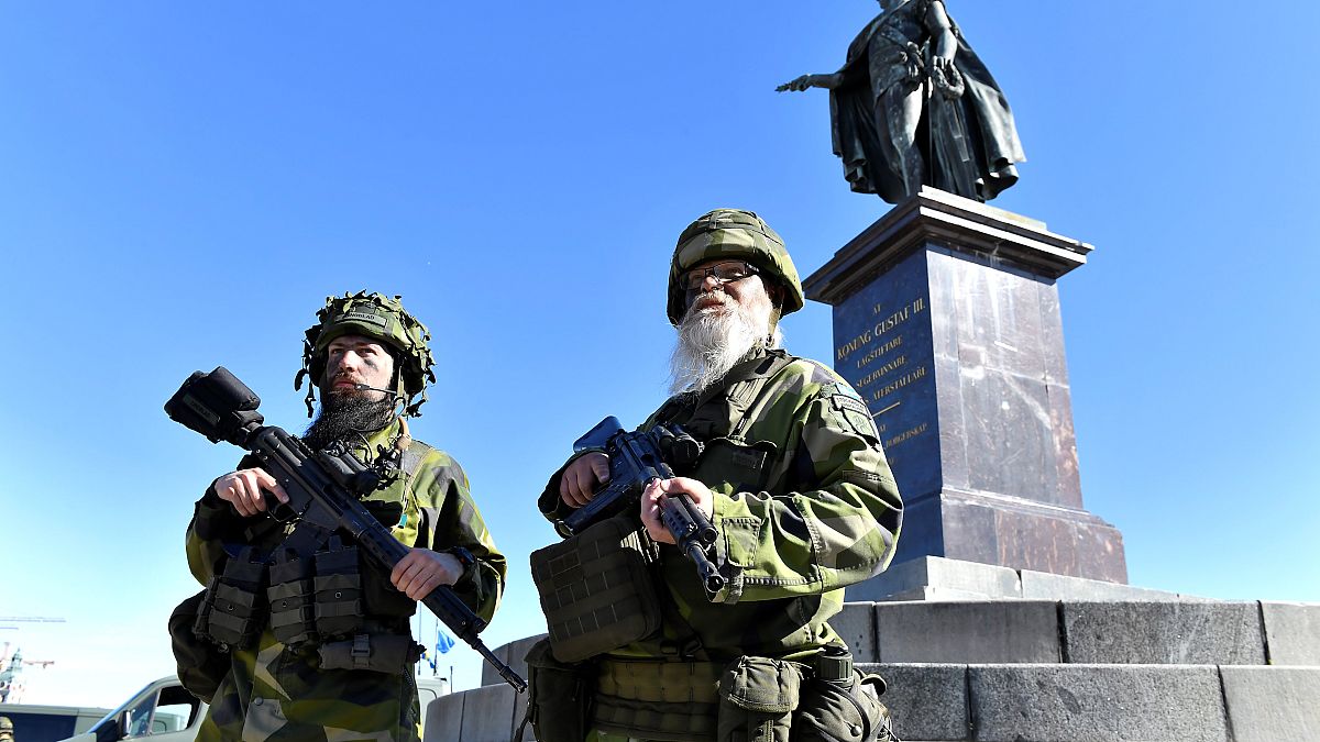Teljes önkéntes seregét mozgosította Svédország