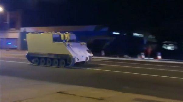 A la caza de un tanque robado durante 100 kilómetros A la caza de un tanque robado durante 100 kilómetros