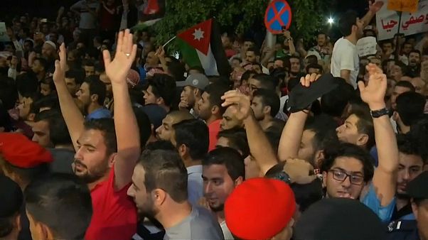 Giordania, proteste anche di notte contro l'austerity Giordania, proteste anche di notte contro l'austerity