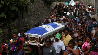 il funerale di Eric Rivas, 20 anni, tra le vittime dell'eruzione